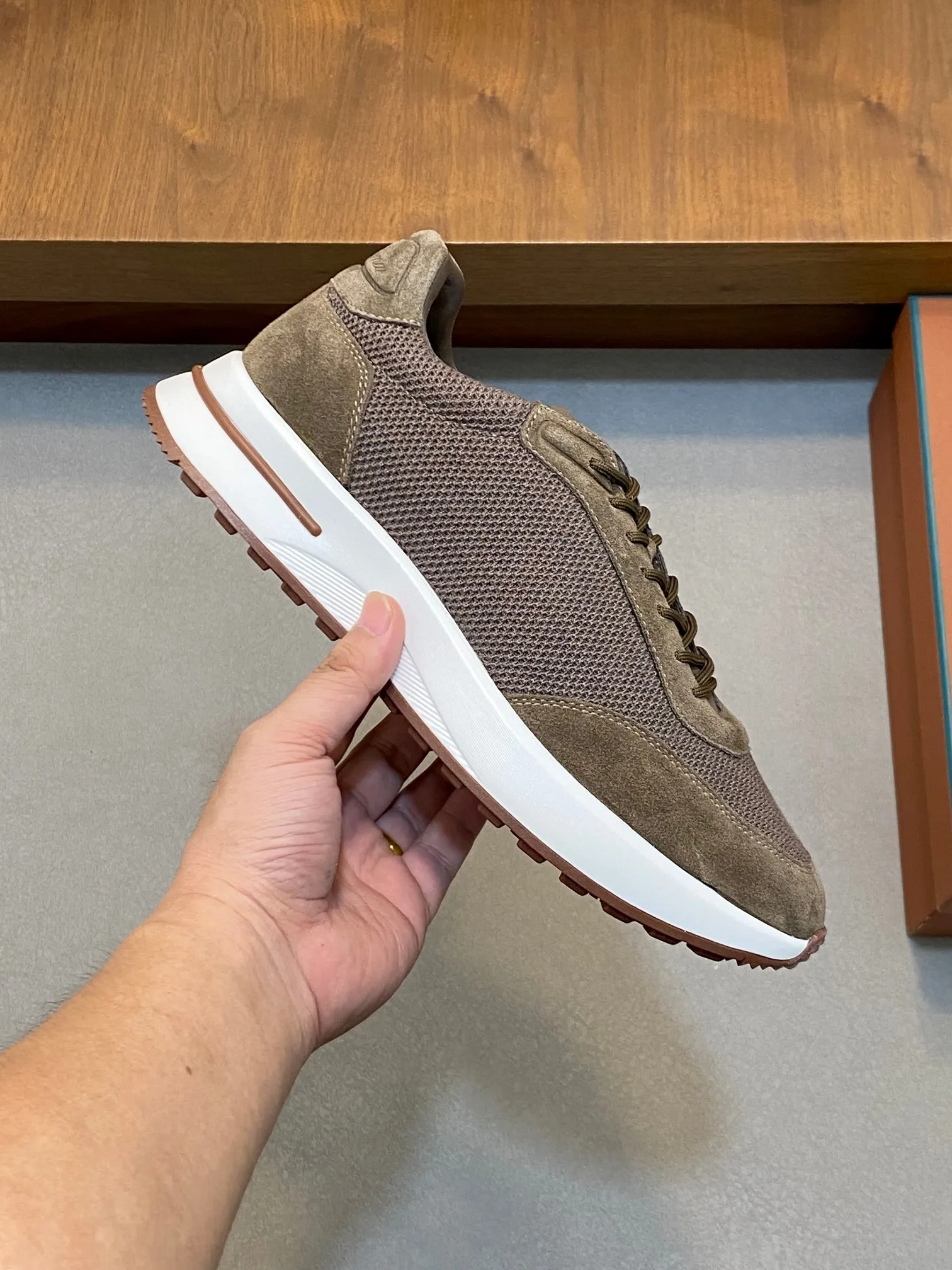 Factory price: 480💰 Loro Piana - Classic casual shoes, men's lace-up casual shoes and sneakers, high-quality lightweight and comfortable fabrics, suitable for outdoor leisure, the color scheme is young and energetic, and it looks great with sportswear or casual suits! Code number: 38-44 (45, 46, can be customized)